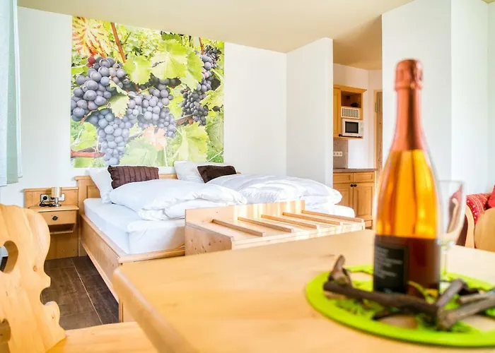 Gaestehaus Weingut Politschek באד פרידריכסהל