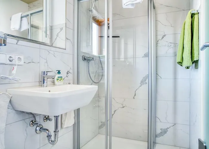 Gaestehaus Weingut Politschek דירה באד פרידריכסהל